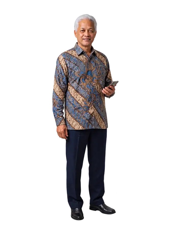 Rahman memegang telefon dengan aplikasi Pesara Digital